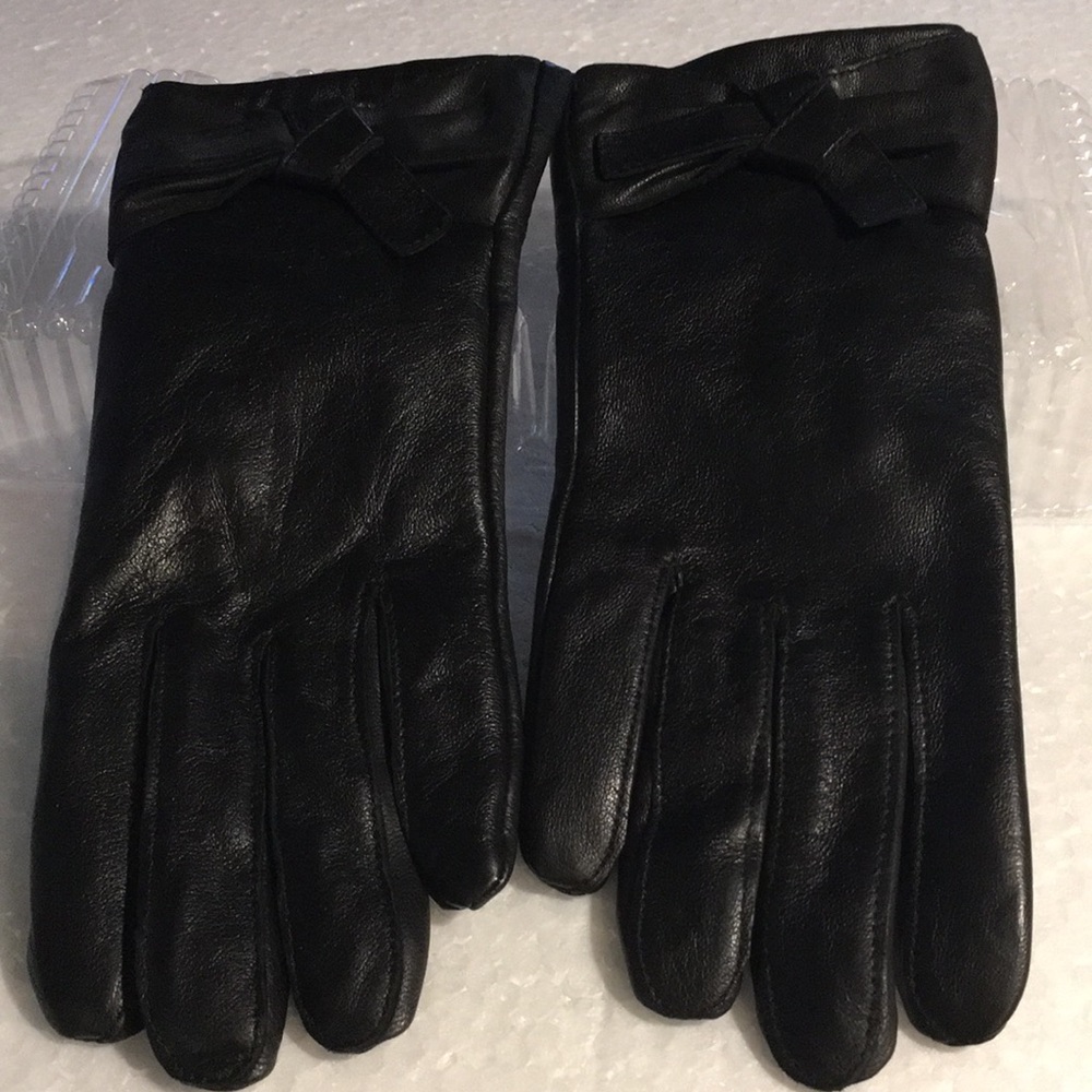 CENTIGRADE NWOT BLACK LEATHER GLOVES